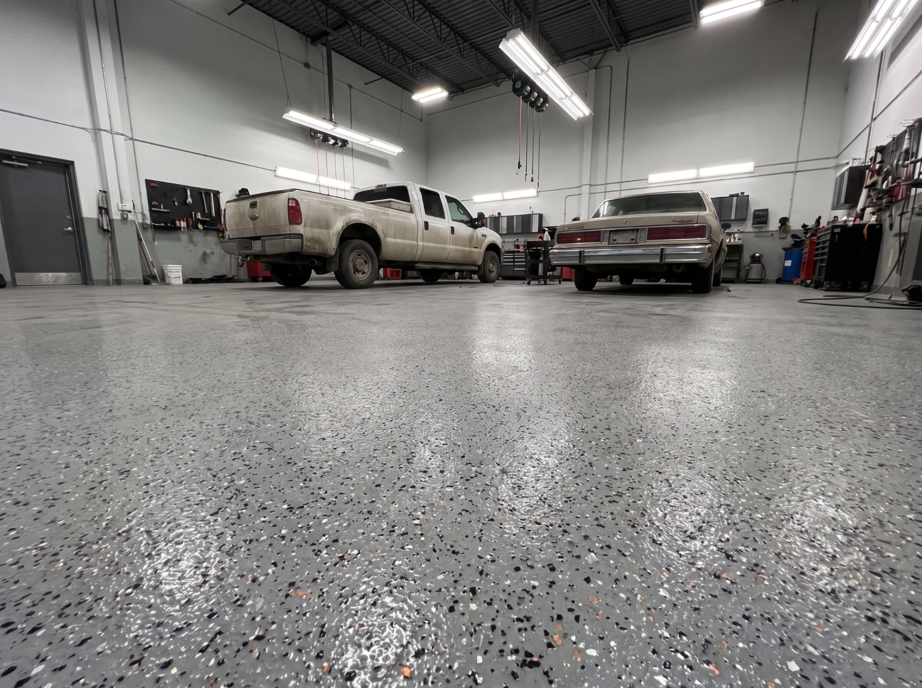 Atelier automobile terminé avec un système époxy industriel Nortex